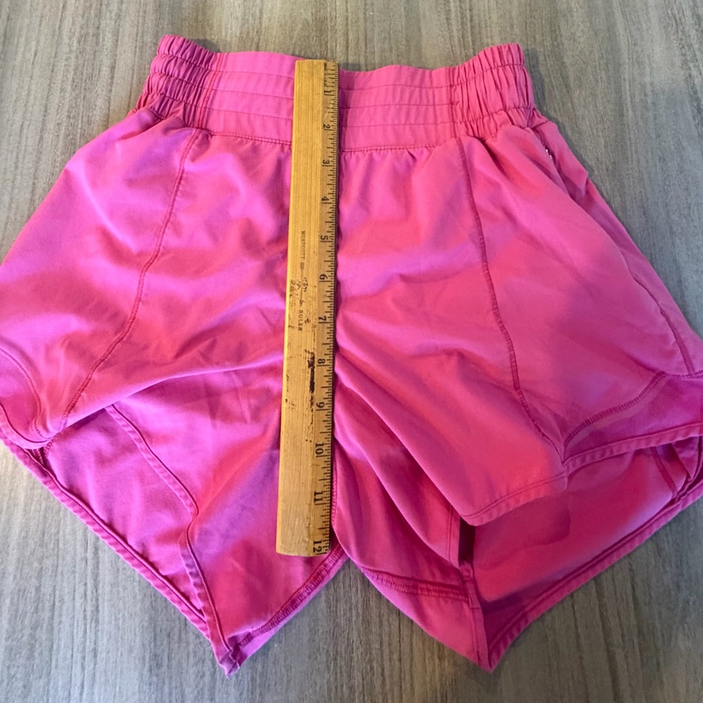 Lululemon Hotty Hot HighRise Lined  4” Short, size 4 - Picture 7 of 7